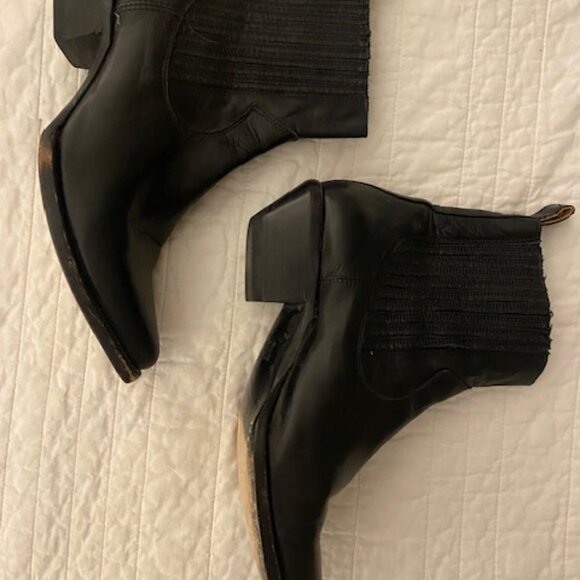 Frye Sacha Chelsea Boot - Picture 3 of 4